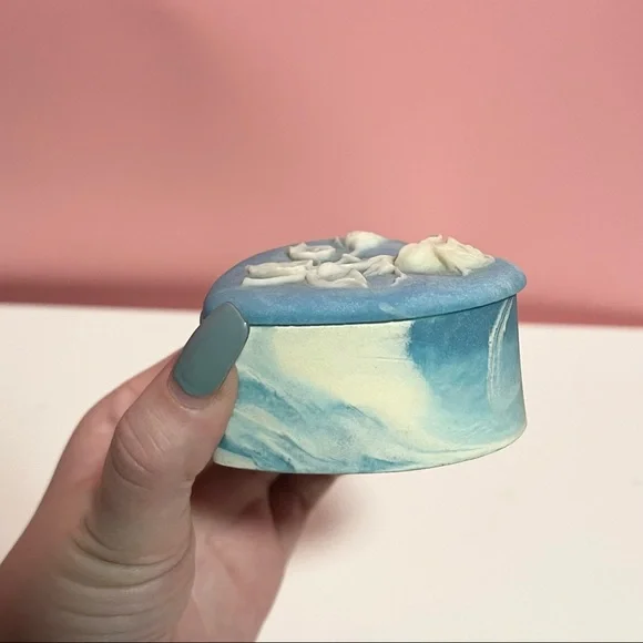 Vintage blue heart rose trinket box - Picture 4 of 5